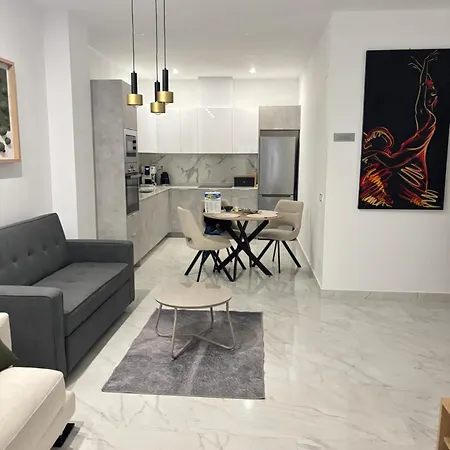 Modern And Exclusive 50m From Sea Center Апартаменты Торевьиа